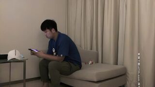 小宝寻花约了个高颜值长相甜美妹子，舌吻互摸上位骑乘再到床上舔弄猛操