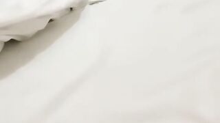 小年轻真懂博眼球，【一口吃掉你】，满18一个月嫩妹，掰弄嫩穴~小哥操菊 拉屎自慰，精彩拉屎画面