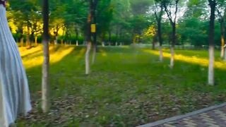 小母狗的户外任务人群中小母狗小骚逼里夹着电动玩具 体验露出的快感 紧张刺激 好羞耻 又觉得好兴奋