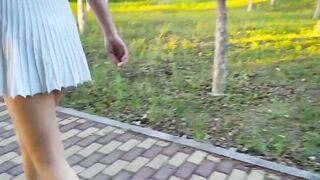 小母狗的户外任务人群中小母狗小骚逼里夹着电动玩具 体验露出的快感 紧张刺激 好羞耻 又觉得好兴奋