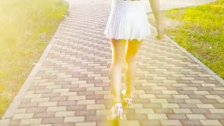 小母狗的户外任务人群中小母狗小骚逼里夹着电动玩具 体验露出的快感 紧张刺激 好羞耻 又觉得好兴奋