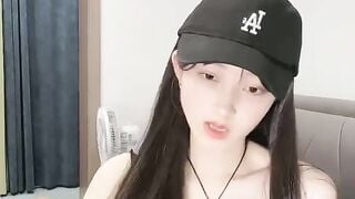 很漂亮，19岁超反差清纯女神【你的04年小情妇】，无套啪啪狂插 男主爆菊，蜂腰翘臀，粉嫩可爱