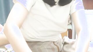 推荐，【球迷的奶球】清秀御姐，发骚挑逗男友，楼梯间刺激无套啪啪，清澈眼神下原来这么淫荡