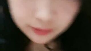 新人下海美女！外表甜美酒店开房！收费房开操，骑脸插嘴振动棒插穴，叫起来好骚，大肥臀后入很Q弹