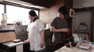 ROE-170 憧れの叔母に媚薬を盛り続けて10日後、ガンギマリ中出しハメ放題のアヘアヘ肉便器になった…。 安野由美