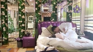 早已经进去踩缝纫机的PUA大神高质量约炮活泼可爱美少女嫩妹全程露脸玩SM清晰对白有意思