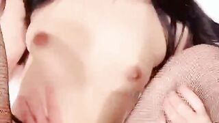 极品尤物模特女神！性感美腿开档网袜！按着脑袋插嘴，骚穴磨屌主动插入，后入撞击表情一脸享受