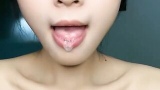 极品尤物气质女神！细腰美腿好身材！带上眼镜包臀裙，御姐范十足，穿上白丝掰穴，浴室湿身诱惑