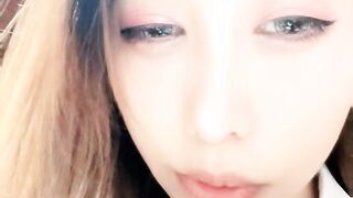 极品尤物网红女神！吃完饭回家收费！车上小露一波，浴室湿身跳蛋塞穴，假屌抽插地上骑坐