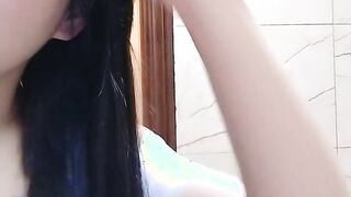 极品尤物网红女神！近期下海文静高冷！情趣内裤一线天肥穴，镜头前特写自摸，美臀更是诱人