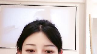 极品尤物网红小姐姐！新人下海收费房！娇小身材贫乳细腿，扒开微毛嫩穴，粉嫩紧致，揉搓呻吟娇喘
