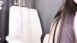 极品尤物网红美女！豹纹内衣OL风！扒开珍珠内裤，大黑牛震骚穴，跪在地上翘肥臀，极度诱惑