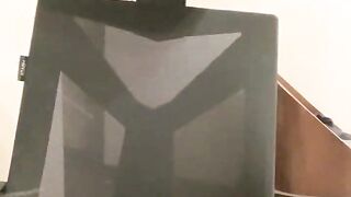 极品尤物美少女！9分颜值收费房！撩下衣服爆乳，M腿振动棒插穴，闭上眼睛享受，叫起来非常骚