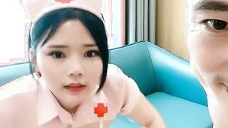 极品尤物美少妇！化身小护士！丝袜美腿激情操逼，跪在椅子抬腿爆操，大长腿高跟鞋，极度诱惑