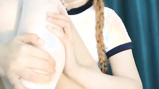 极品尤物金发美女！麻花辫外表甜美！白丝美腿看肥穴，美臀假屌骑坐套弄，穿上高跟鞋更是诱惑