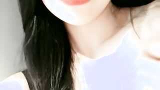 极品尤物骚女！酒店开房激情大战！大黑牛自慰淫水直流，大屌深喉插嘴，扒开内裤一顿输出