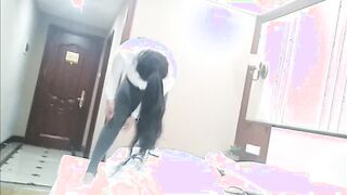 欠债少妇肉偿大哥❤️ ：美颜相机有个照清纯像的，哎呦我去，这大黑逼，水挺多呀，跟别人干也出水啊？我射你里面了！