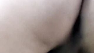 淫妻盛宴当有点m的小娇妻遇上特别会说骚话的大屌单男，被按在落地窗前享受着对面办公楼以及楼下行人的视奸 各种姿势达到高潮