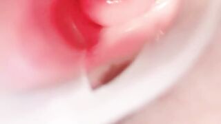 淫骚小少妇！自慰不带劲要操逼！忍不住抓起屌逼里塞，射的太快无法满足，小炮机猛插