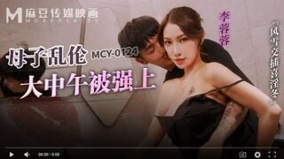 [국내 고품질 제품] Madou 추가 장 MCY0124 모자 근친상간이 정오에 강간 당하고 바람과 눈에 얽혀 행복한 겨울 - Li Rongrong