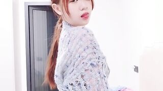 깔끔한 천장! 귀엽고 아름다운 소녀 Yan Bao! 작은 미인은 노는 법을 알고 있으며 아름다운 하얀 가슴과 매우 부드러운 핑크색 보지를 가지고 있으며 귀여운 표정으로 보지에 소품을 삽입하고 가슴을 핥을 수 있습니다.