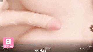 잘생기고 섹시한 고양이 엘미는 자위를 좋아하고 끊임없는 오르가즘을 느껴요
