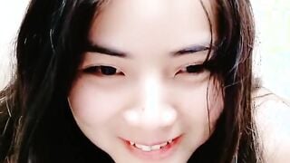 清纯系天花板！眼镜乖巧妹妹！带新人闺蜜下海，先看看骚逼，贫乳奶子，脱光光自摸嫩穴