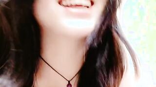 清纯系天花板！眼镜乖巧妹妹！带新人闺蜜下海，先看看骚逼，贫乳奶子，脱光光自摸嫩穴