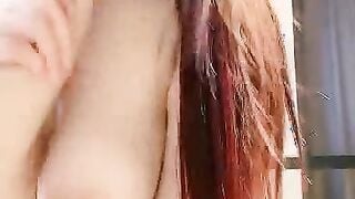 爆乳肥臀露脸极品女模特伺候大哥啪啪，乖巧听话口交大鸡巴让大哥草骚奶子，骚逼淫水多多各种体位爆草蹂躏