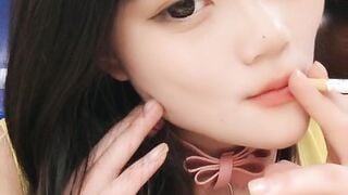 瑶瑶想喝奶！甜美小姐姐！皮卡丘死库水，带着项圈眼罩操逼，抓屌吸吮深喉，扒开内裤爆操