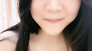 甜美乖巧新人妹妹！被小男友疯狂玩穴！吸吮舔屌，按住双腿猛操，操完自摸，手指抽插