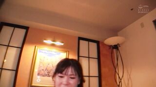EBWH-041 アニソン歌手 HiBiKi AVデビュー シングル 人気絶頂期が夢！ 高山響歌