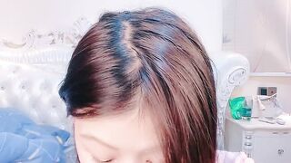 น้องสาวที่แสนหวานและอ่อนโยน! เตียงนอนเริ่มจะเท่มากขึ้นเรื่อยๆ! หน้าอกสีขาวและอ่อนโยนคุกเข่าลงกินไก่ตูดอ้วนระยำในท่าขี่น้องสาวยืนขึ้นเพื่อต้านทานการเจาะขาด้านข้างน้องสาวรู้สึกสบายใจ