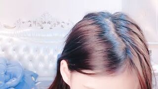 น้องสาวที่แสนหวานและอ่อนโยน! เตียงนอนเริ่มจะเท่มากขึ้นเรื่อยๆ! หน้าอกสีขาวและอ่อนโยนคุกเข่าลงกินไก่ตูดอ้วนระยำในท่าขี่น้องสาวยืนขึ้นเพื่อต้านทานการเจาะขาด้านข้างน้องสาวรู้สึกสบายใจ