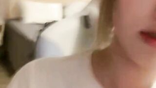 甜美少女！邻家妹妹型！说话嗲嗲，撩起衣服看奶子，坐在地上揉搓骚穴，娇喘呻吟喊爸爸