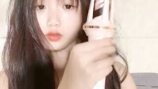 甜美新人00后妹子，黑丝沙发带个薄眼罩，主动特写掰穴逼逼粉红粉嫩蝴蝶逼