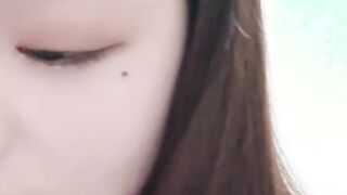 甜美新人颜值美少女！应要求收费房！特写内裤掰穴特写，手指扣入水声哗哗，爽的高潮出水