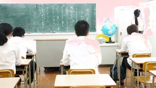 IQQQ-43 已婚教師岡西友美在高潮課上濕了十倍，她無法發出聲音