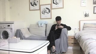 眼镜哥重金约炮外围小姐姐和兄弟一起上玩3P