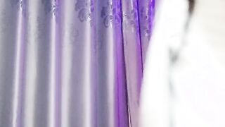 Gadis seksi dengan tatu! Stoking jala seksi! Memusing pinggangnya dan menggoyang-goyangkan pinggulnya, alat penggetar menembusi kemaluannya dengan kuat, dan dildo itu menembusi jauh dari posisi menunggang. Kecantikan itu sangat seksi.