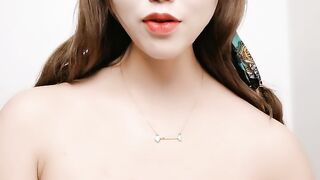 给狼友叫爸爸的小骚货，全程露脸颜值不错玩的嗨，淫声荡语互动撩骚大秀直播，道具抽插骚逼和菊花浪叫呻吟
