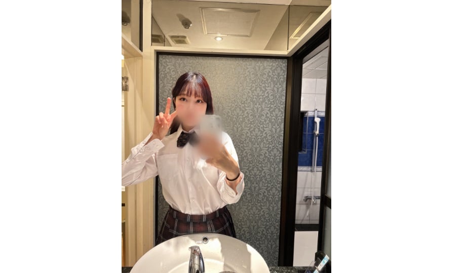 ⁣FC2-PPV-4051574 【數量限定販売】【凍結される恐れがありますのでお早めのご購入をお勧め致します】待望の完全顔出し！超危険作品発見！中出し・顔射2連発！女の子