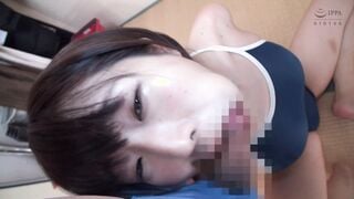 OKS-101 Pakaian Renang Sekolah Ilahi yang Basah, Berkilat dan Rapat Alice Otsu Nikmati pemandangan seorang gadis comel dalam pakaian renang sekolah! Ia bermula dengan voyeurisme menukar pakaian, daripada payudara kecil kepada payudara besar, faraj yang di