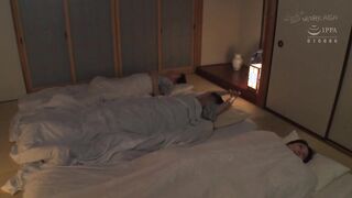 NHDTB-510 布団の中に少年を引き入れ逃がさない肉圧のしかかり騎乗位で何度も中出しさせるドスケベな巨尻ママ