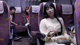 STARS-970 長假中的高速巴士陷入交通堵塞...直到回到東京的七個小時裡，我發不出聲音，旁邊的已婚婦女一直低聲引誘我。 （2023 年 7 月下旬） 佐倉真菜
