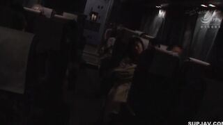 【モザイク破壊】NHDTB-149 夜行バスで声を殺しスローピストンで腰を振る母を見て興奮した娘は生ハメに理性を失い中出しも拒めない