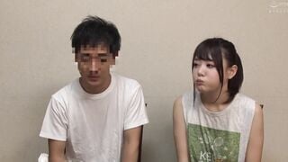 HUNTA-593 「内緒にするなら、ちょっとだけエッチなことしてもいいよ」超カワイくて清楚な義妹がマ○コを触られ下品にガニ股イキ！親が再婚し、ボクに突然できた義理の妹が