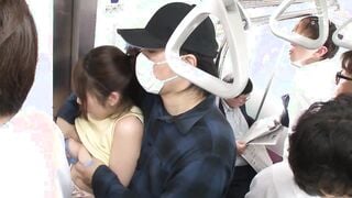 VOSS-094 朝の満員電車で見かけ憧れていた奥さんが痴漢に遭遇していたが拒むどころかイキ淫れる痴漢OK妻だった！それ知った僕は痴漢行為初挑戦を決意して触ってみたら『震