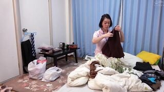 UDAK-001 「油断は禁物…」「おばさんなんか興味ないよ」と油断させておいて…ホームヘルパーの熟女のズボンを下げて半ケツにしてみた…
