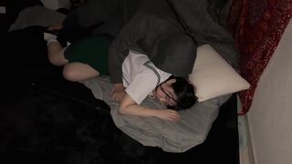 NEOS-005 つきまとい05 とても小さくて母と手をつなぎ元気よく歩く少女を何日もつきまとい睡眠姦、部活帰りに話しかけ強●の記録を見せつけ襲い掛かり連れ去り姦